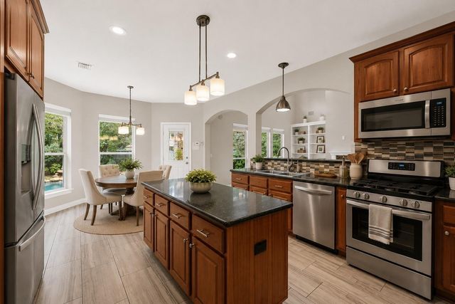6 Villa Canyon Place, The Woodlands, TX 77382