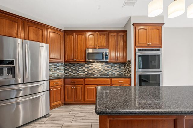 6 Villa Canyon Place, The Woodlands, TX 77382
