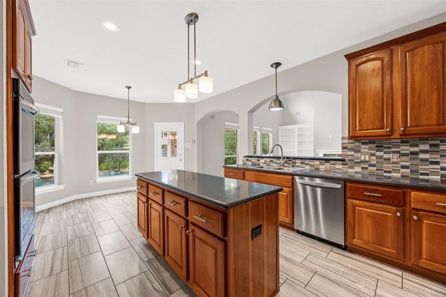 6 Villa Canyon Place, The Woodlands, TX 77382