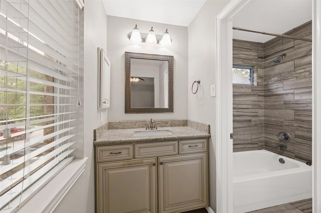6 Villa Canyon Place, The Woodlands, TX 77382