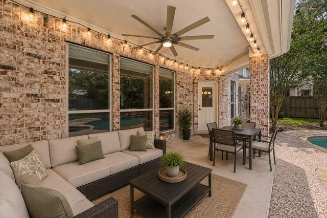 6 Villa Canyon Place, The Woodlands, TX 77382