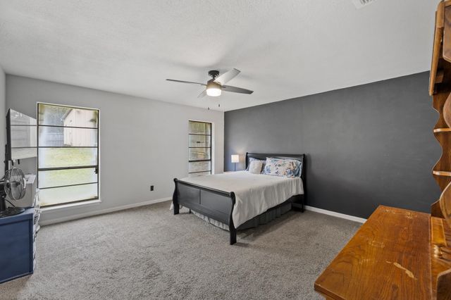 702 S Honeysuckle DR, White Oak, TX 75693