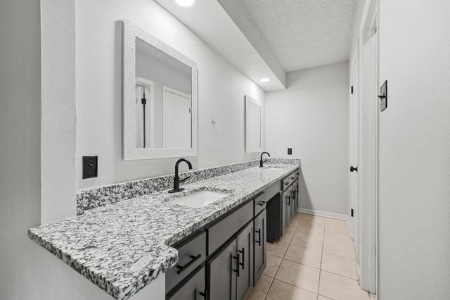 702 S Honeysuckle DR, White Oak, TX 75693