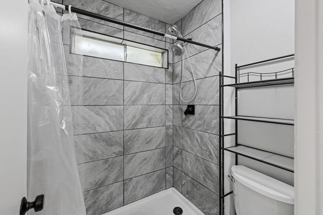 702 S Honeysuckle DR, White Oak, TX 75693