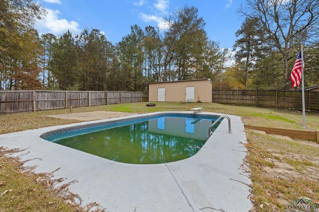 702 S Honeysuckle DR, White Oak, TX 75693