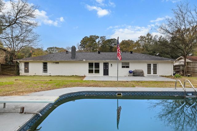 702 S Honeysuckle DR, White Oak, TX 75693