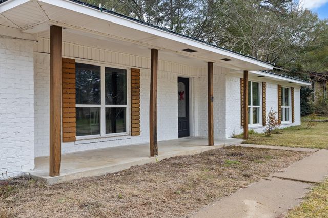 702 S Honeysuckle DR, White Oak, TX 75693