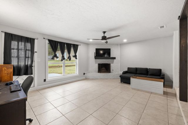 702 S Honeysuckle DR, White Oak, TX 75693