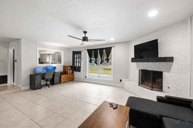 702 S Honeysuckle DR, White Oak, TX 75693