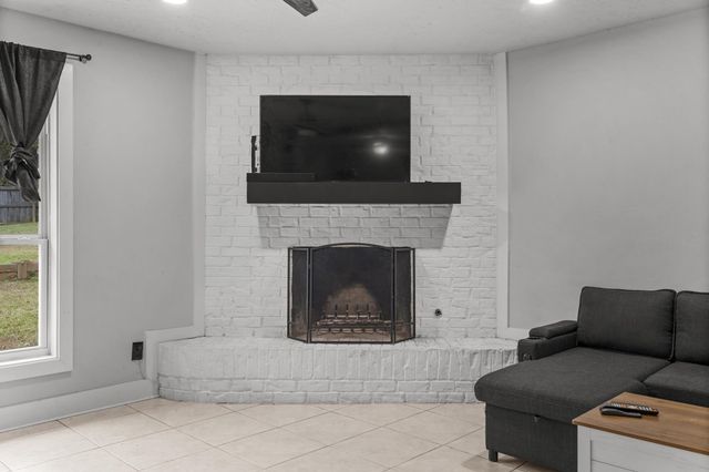 702 S Honeysuckle DR, White Oak, TX 75693