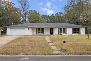 702 S Honeysuckle DR, White Oak, TX 75693