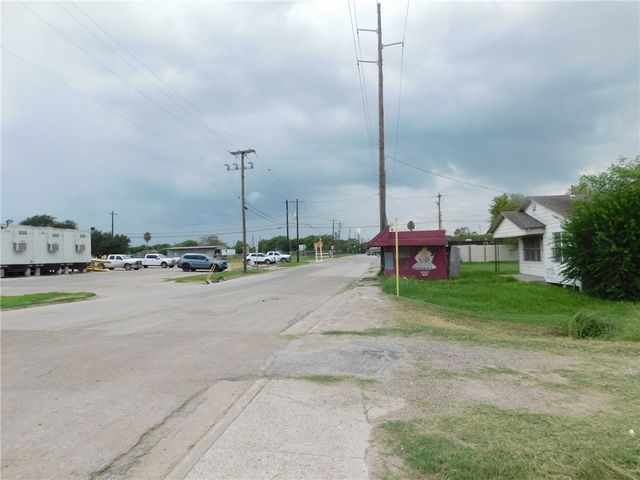 2214 Winnebago St, Corpus Christi, TX 78401