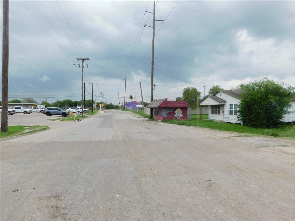 2214 Winnebago St, Corpus Christi, TX 78401 — photo 4