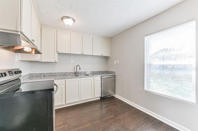 510 S Utah Street, La Porte, TX 77571