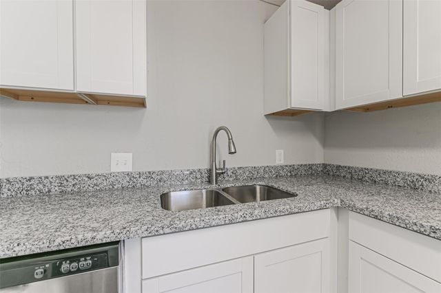 510 S Utah Street, La Porte, TX 77571