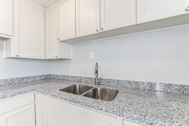 510 S Utah Street, La Porte, TX 77571