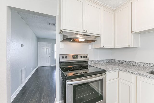 510 S Utah Street, La Porte, TX 77571