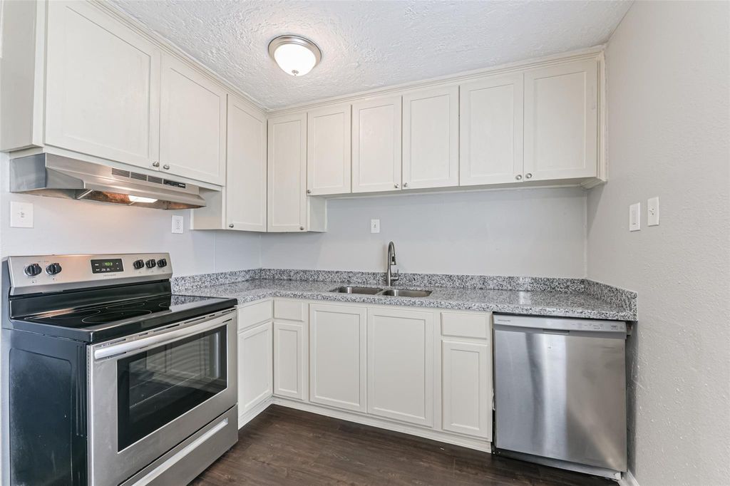 510 S Utah Street, La Porte, TX 77571