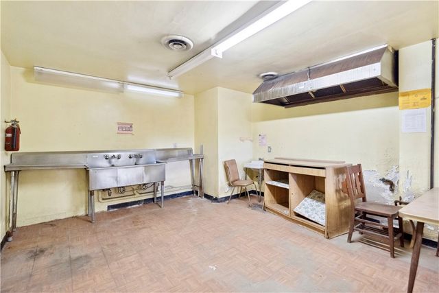 301 Larimer Ave, Lincoln Larimer, PA 15206