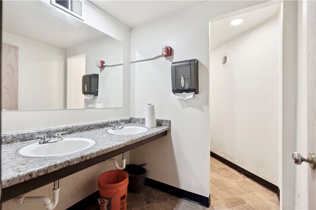 301 Larimer Ave, Lincoln Larimer, PA 15206
