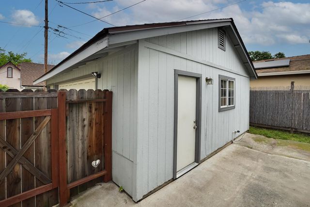 430 Bedford Rd, Stockton, CA 95204