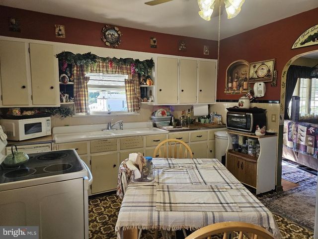 1128 W PARK AVE, Vineland, NJ 08360