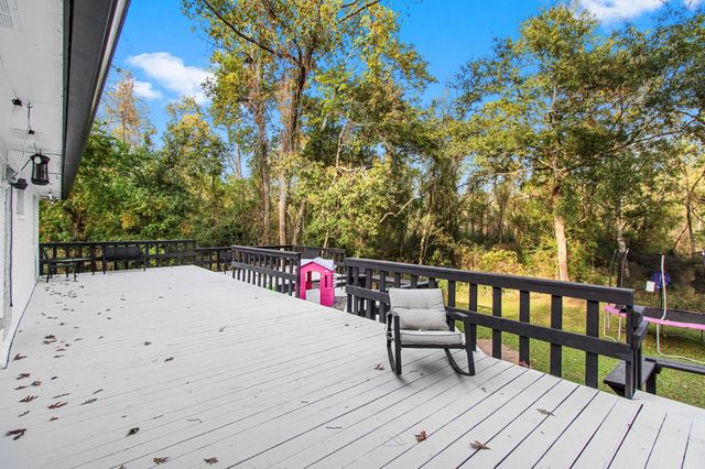 110 Hanover Lane, Panorama Village, TX 77304