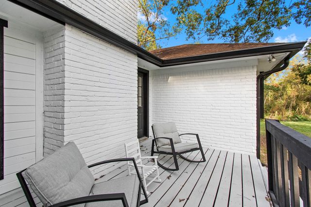 110 Hanover Lane, Panorama Village, TX 77304