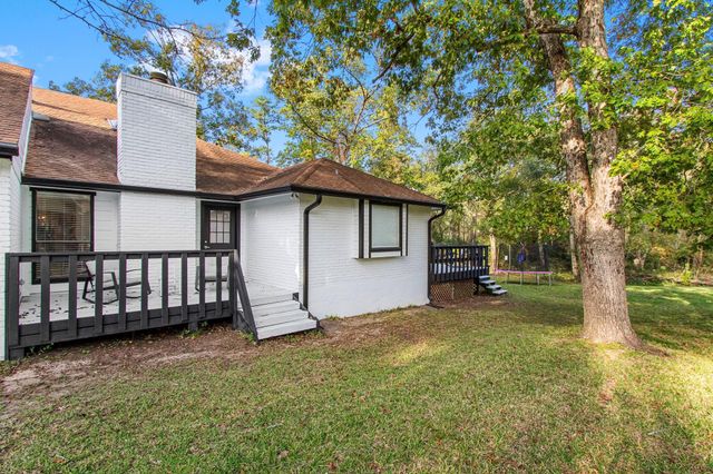 110 Hanover Lane, Panorama Village, TX 77304