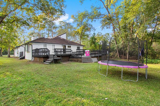 110 Hanover Lane, Panorama Village, TX 77304