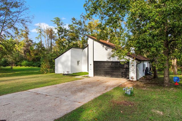 110 Hanover Lane, Panorama Village, TX 77304