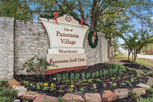 110 Hanover Lane, Panorama Village, TX 77304
