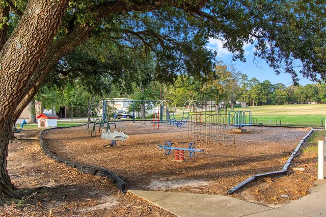 110 Hanover Lane, Panorama Village, TX 77304