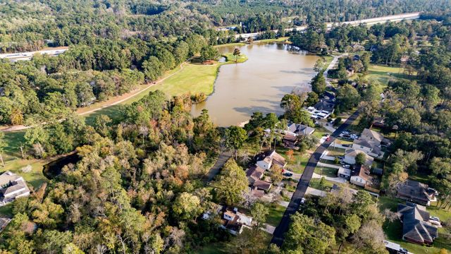 110 Hanover Lane, Panorama Village, TX 77304