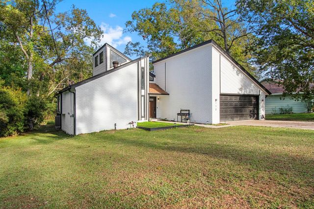 110 Hanover Lane, Panorama Village, TX 77304