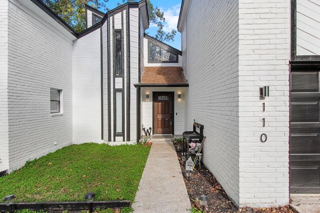 110 Hanover Lane, Panorama Village, TX 77304