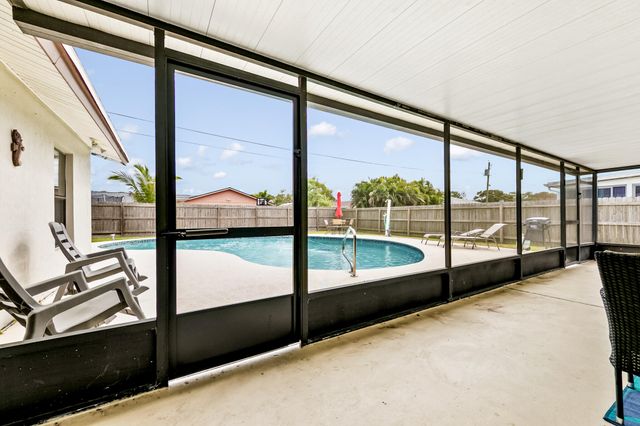 297 Harvey Avenue NE, Palm Bay, FL 32907