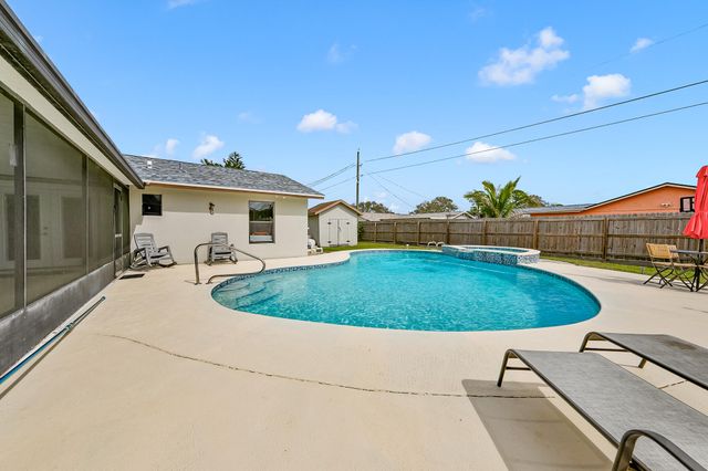 297 Harvey Avenue NE, Palm Bay, FL 32907
