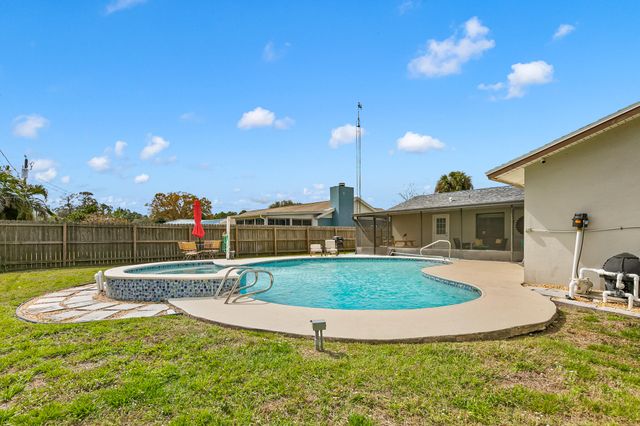 297 Harvey Avenue NE, Palm Bay, FL 32907