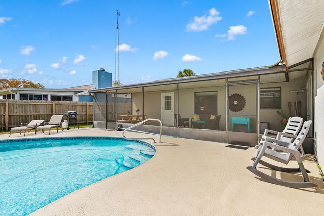 297 Harvey Avenue NE, Palm Bay, FL 32907