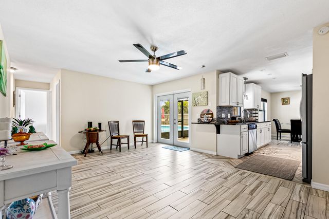 297 Harvey Avenue NE, Palm Bay, FL 32907