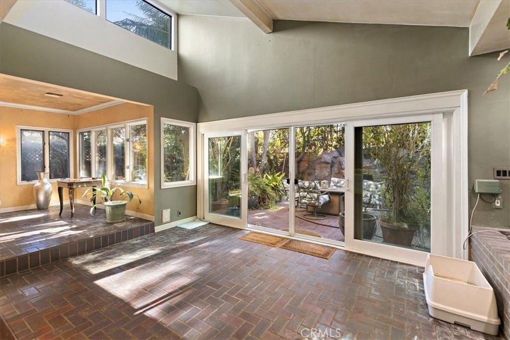 Image 11 of property listing at 12111 Nieta, Garden Grove, CA 92840