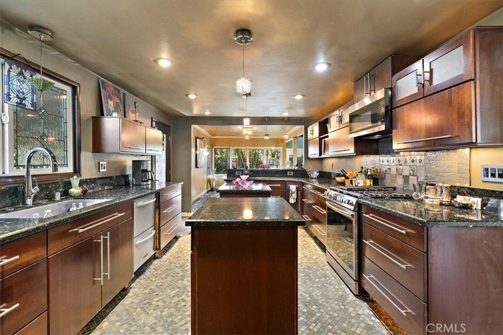Image 16 of property listing at 12111 Nieta, Garden Grove, CA 92840