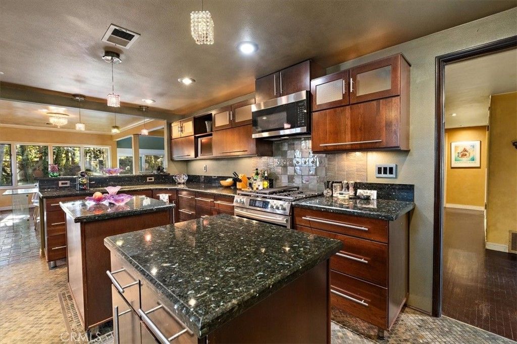 Image 17 of property listing at 12111 Nieta, Garden Grove, CA 92840