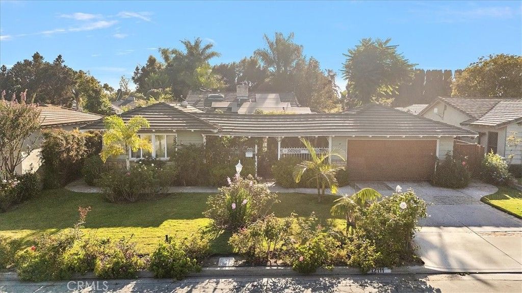 Image 2 of property listing at 12111 Nieta, Garden Grove, CA 92840