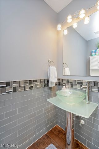 8712 Blue Heron Way, Mentor, OH 44060
