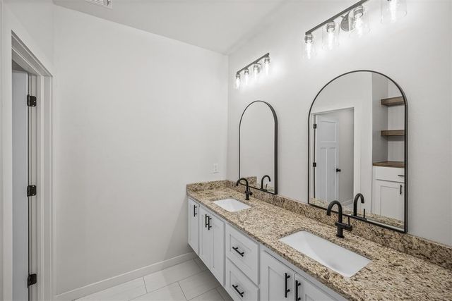 6716 NW Willow Wood Loop, Lawton, OK 73505