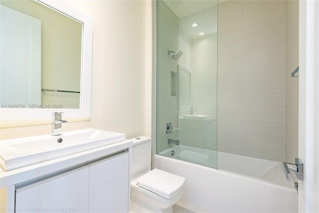 6402 NW 104th Path, Doral, FL 33178