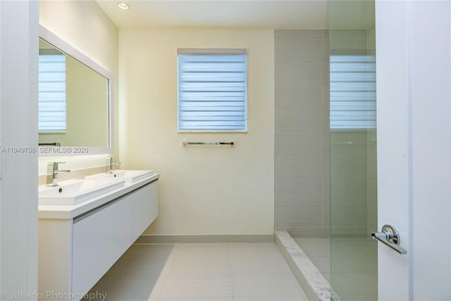 6402 NW 104th Path, Doral, FL 33178