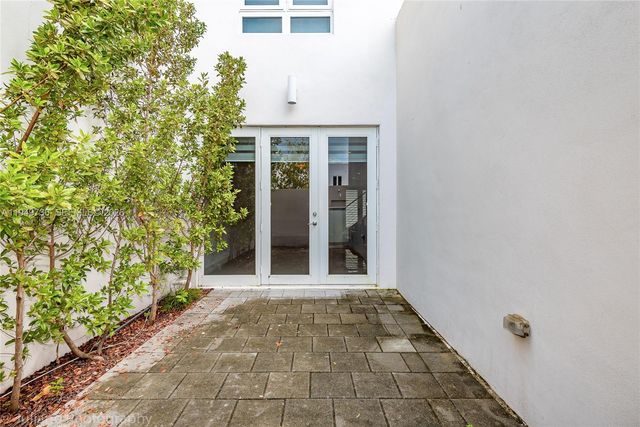 6402 NW 104th Path, Doral, FL 33178